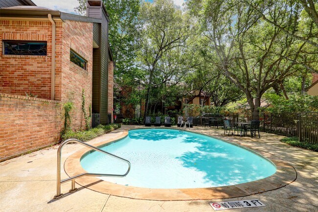 Building Photo - 250 Sugar Berry Cir