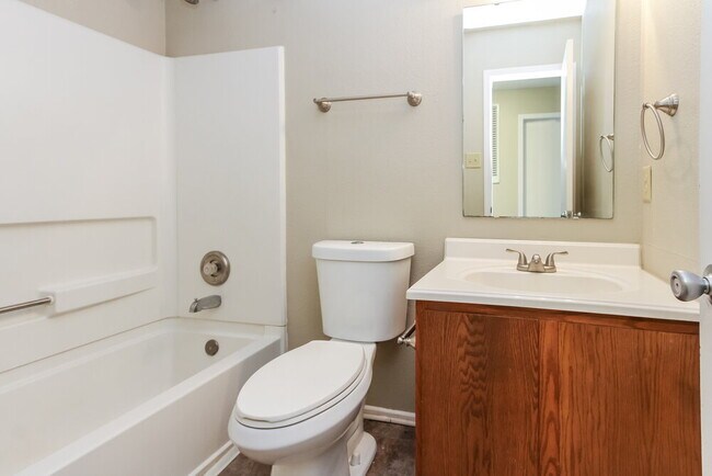 Building Photo - 2832 Ludwig Dr