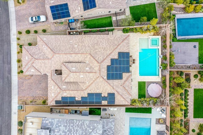 Building Photo - Stunning 5Bed/4.5 Bath home located in a prestigious guard gated community in Summerlin