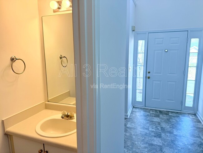 Building Photo - 5519 Lofwood Ln