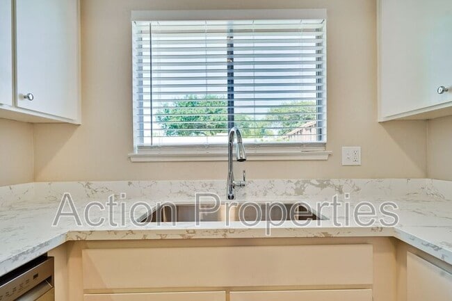 Building Photo - 1662 Merriton Ct