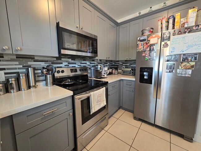 Building Photo - 2208 Shoma Dr
