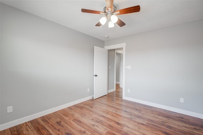 Building Photo - 966 Redway Ln