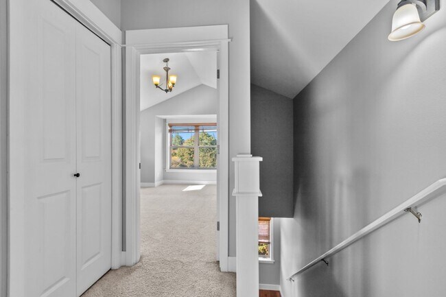 Building Photo - 2bd/1.5ba Seattle Townhouse