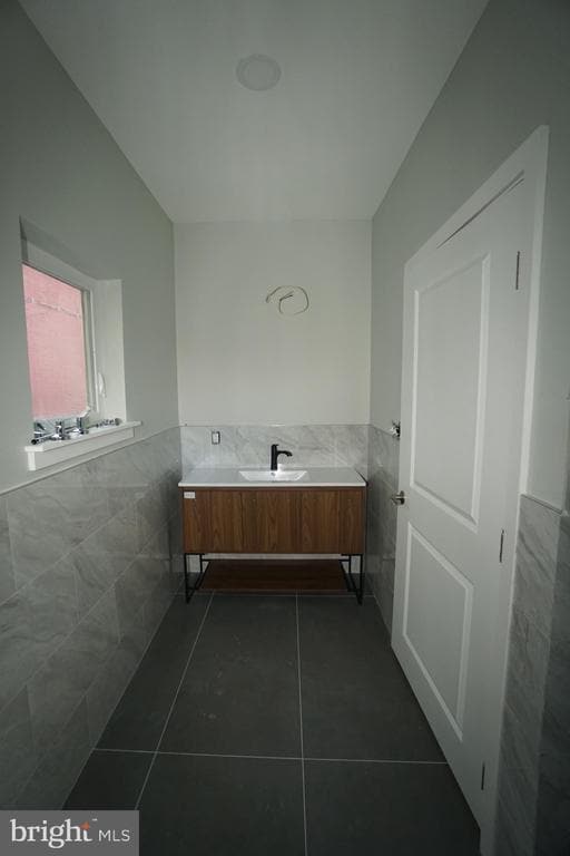 Building Photo - 164 Meehan Ave