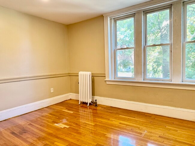 Building Photo - 74 Egmont St