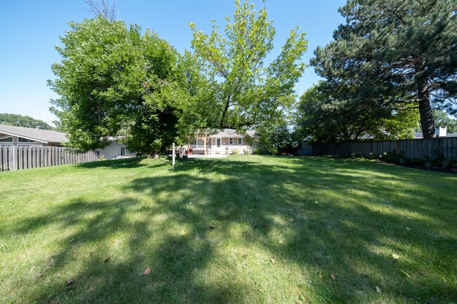 Building Photo - 6624 Southcrest Dr