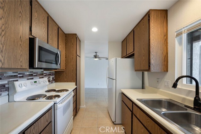 Building Photo - 986 S Citron St