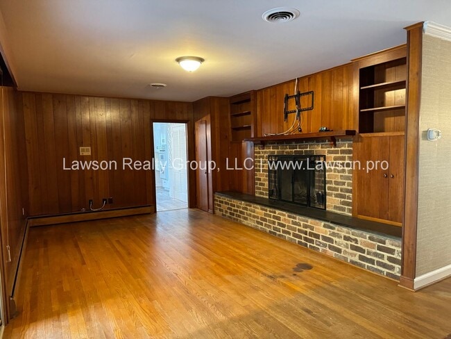 Building Photo - Spacious South Roanoke Home with Lawn Care Included