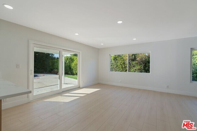 Building Photo - 22563 Tiara St