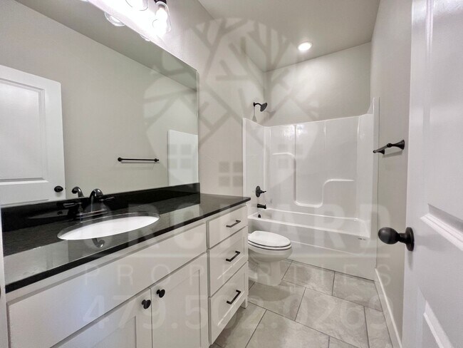 Building Photo - 528 Bradford Dr