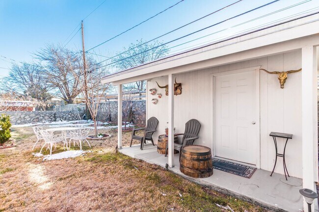 Building Photo - Furnished 3 bedroom, 2 bath home in Northeast El Paso!