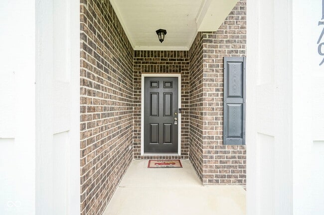 Building Photo - 16179 Larimar Dr