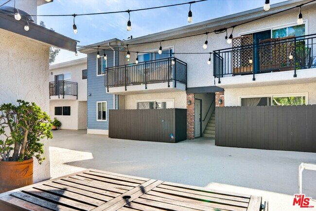 Building Photo - 5252 Coldwater Canyon Ave