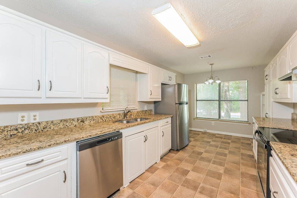 Building Photo - 1100 Creekwood Cove