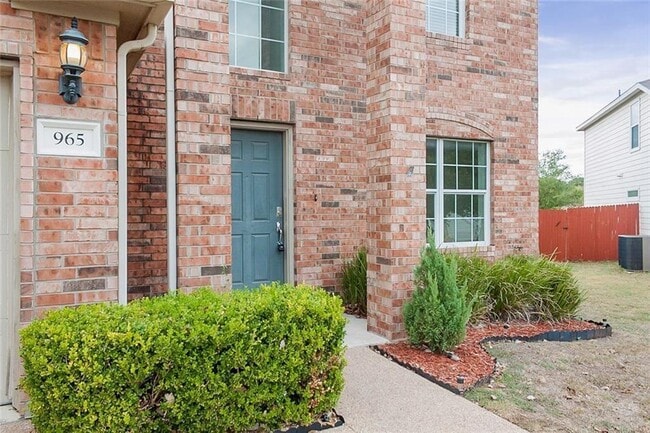 Building Photo - 965 Sweet Gum Dr