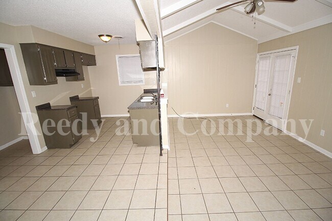 Building Photo - 4041 Hitchcock Dr