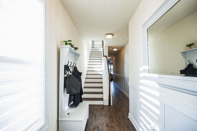 Building Photo - Gorgeous Conshohocken 3 Bedroom, 2.5 Bath END Unit Townhome With Amazing Views!