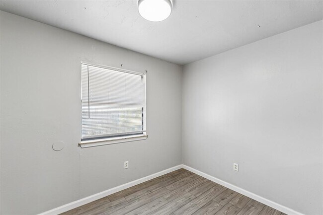 Building Photo - 1401 E St