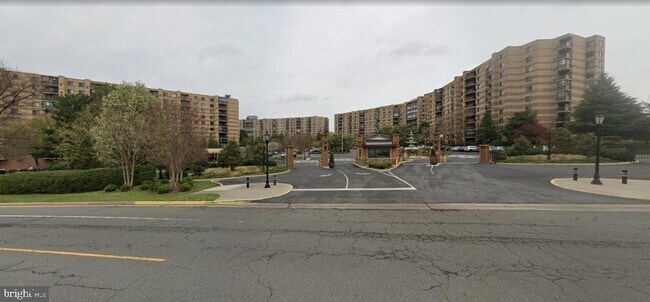 Building Photo - 8370 Greensboro Dr