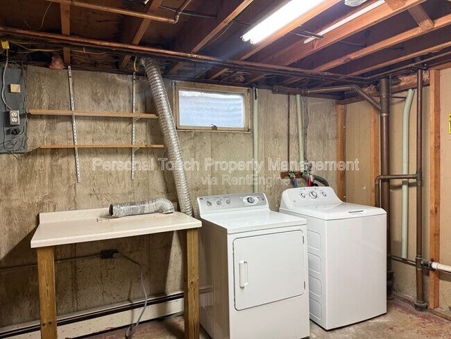 Building Photo - 611 2nd Ave W