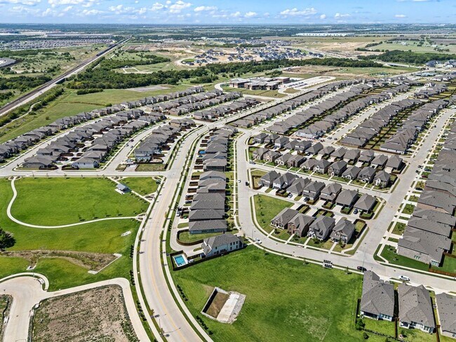 Building Photo - 1216 W Yarrow Ave