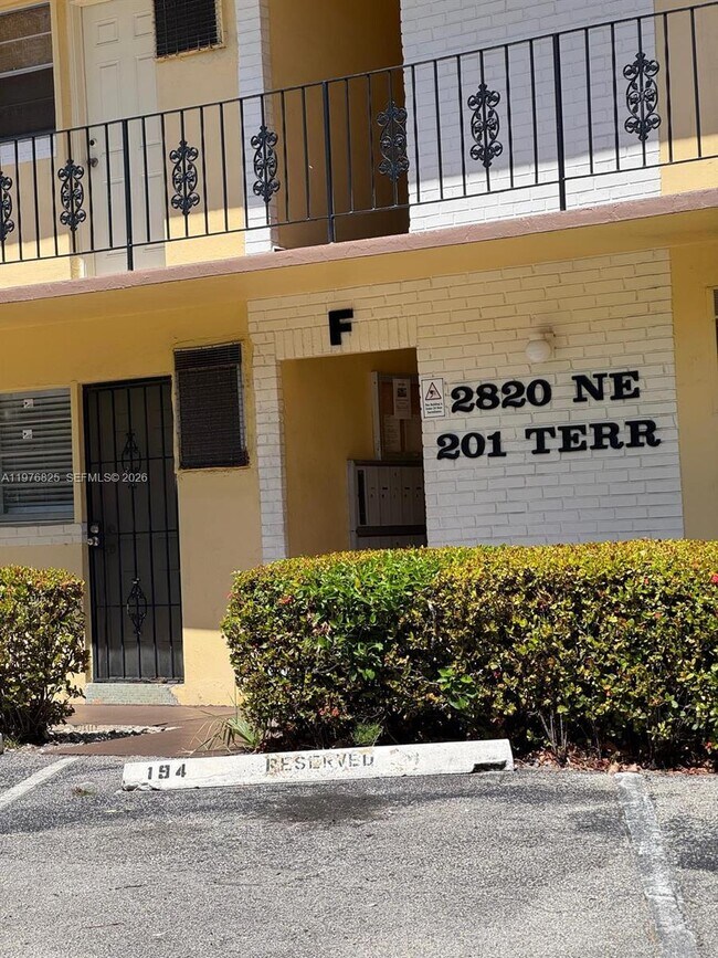 Building Photo - 2820 NE 201st Terrace