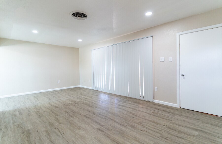 Building Photo - 4228 Dawn Ave