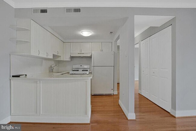 Building Photo - 2572 Riva Rd