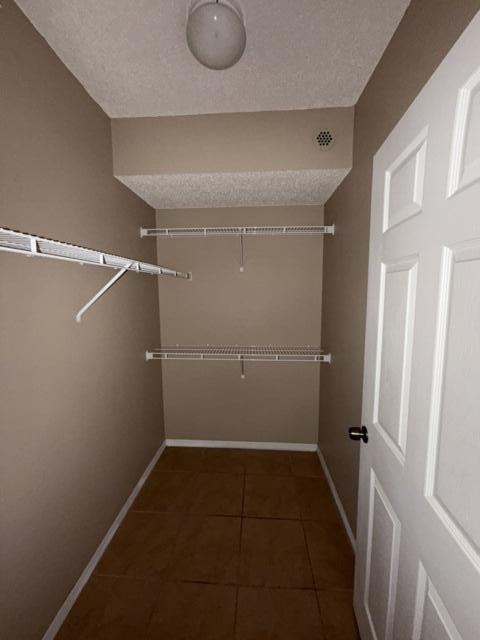 Building Photo - 5016 Lantana Rd