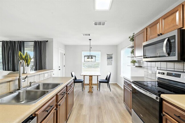 Building Photo - 317 Wimberley St