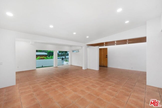 Building Photo - 1248 Bienveneda Ave