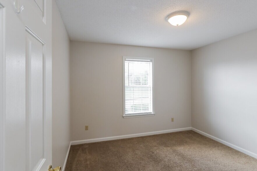 Building Photo - 3102 Valley Green Ln