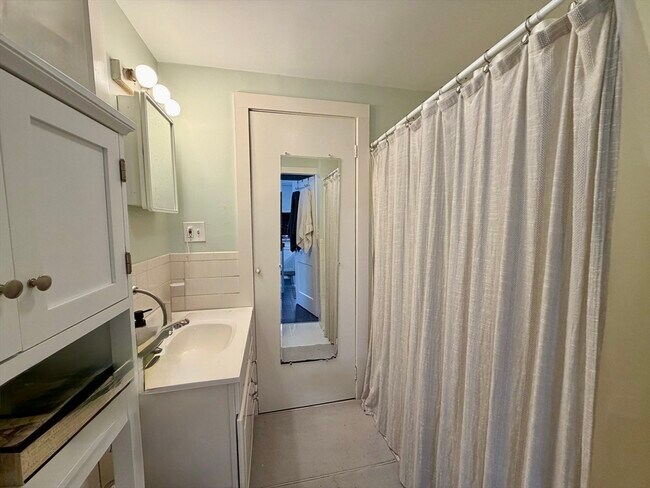 Building Photo - 6 Lexington St