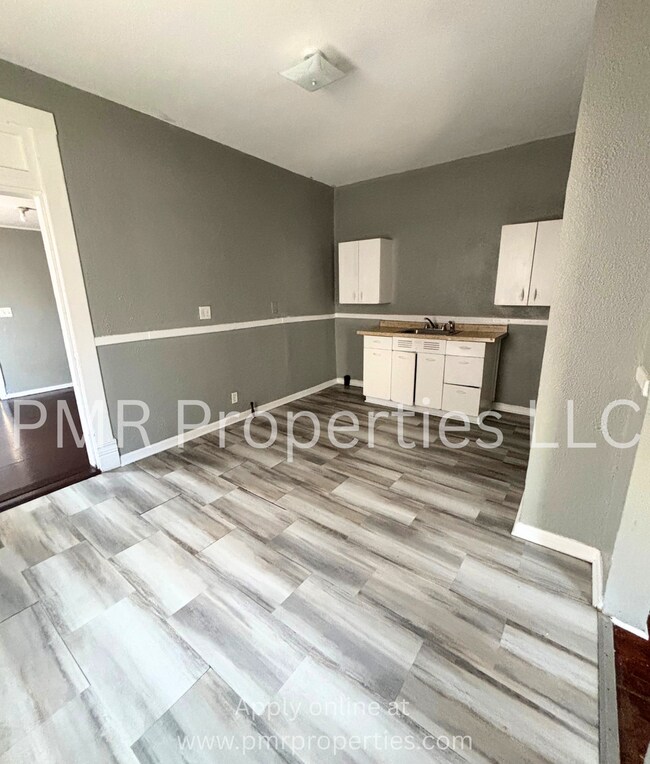 Building Photo - 908 Richardson St