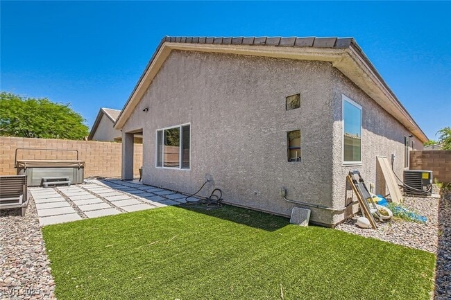 Building Photo - 2724 Mintlaw Ave