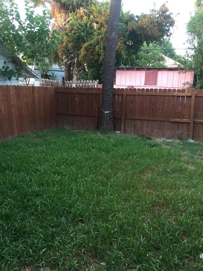 Building Photo - 909 E Jefferson St