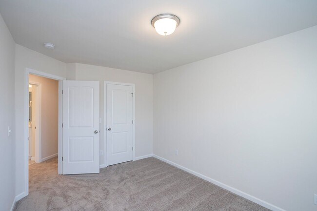 Building Photo - 2031 Sperling Dr