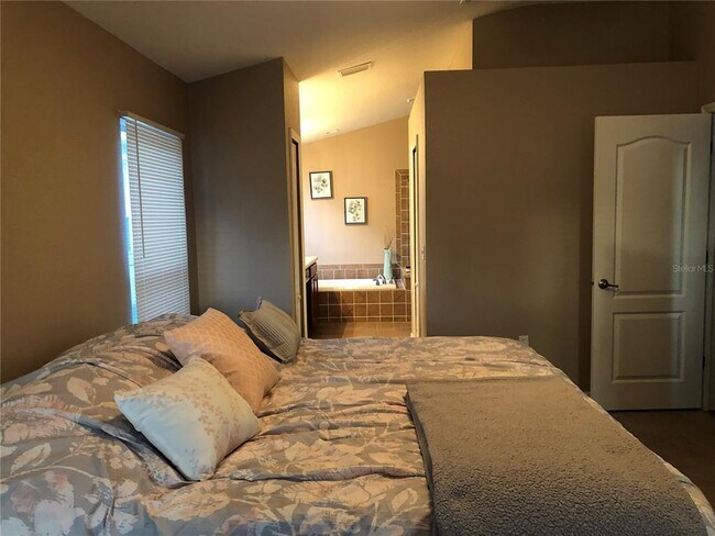 Building Photo - 10121 Coldwater Loop