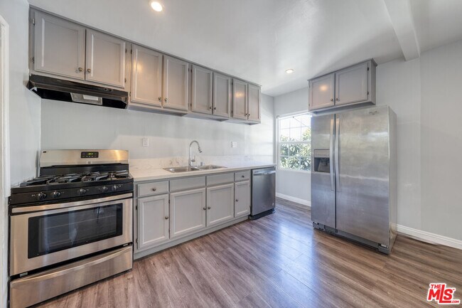 Building Photo - 1112 Ocean Park Blvd