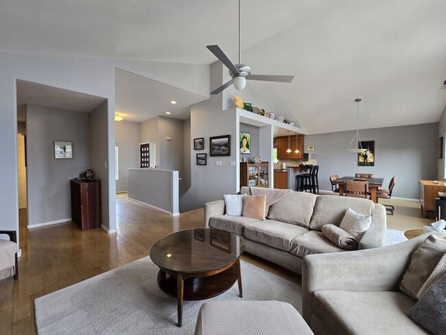 Building Photo - Beautiful Quemazon Home (5085 Alegria)