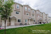 Building Photo - 3 Bed/2.5 Bath Town Home in Vineyard for Rent