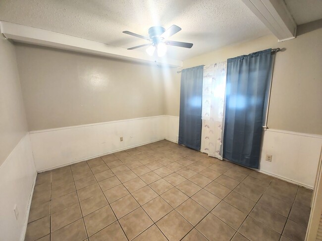 Building Photo - 1310 65th Dr