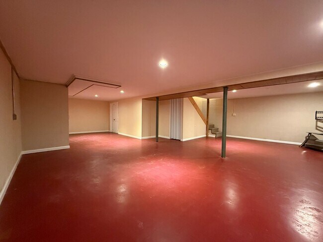 Building Photo - Private and Serene Beauty