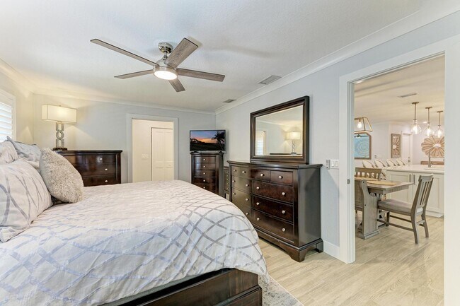 Building Photo - Furnished/Unfurnished ** Annual Rental ** Available 5/1/26 ** 4 Bed/2 Bath Single Family Home ** ...