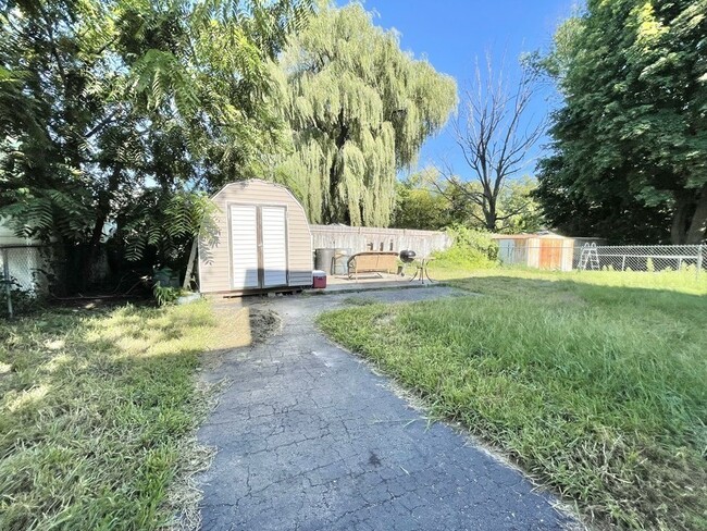 Building Photo - 51 Rosemont St