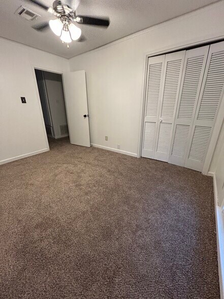 front bedroom - 3737 Hunting Creek Rd