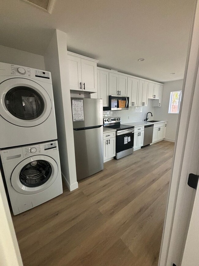 Building Photo - 1231 Mott St