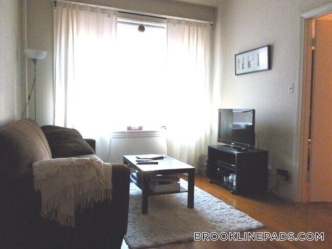 Building Photo - 208 Winthrop Rd