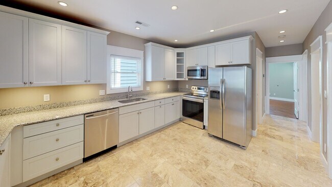 Primary Photo - $1650 per Bedroom | 7BR/5BA in Fort Sander...